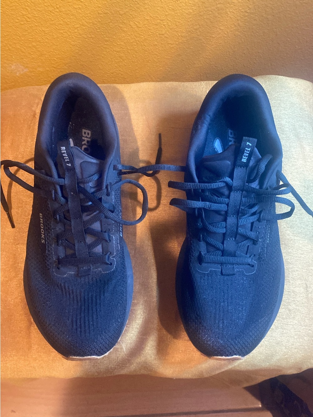 Brooks Revel 7 Women's Athletic Sneakers in Black